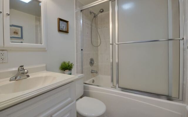 9400 1207 - 2 Br Condo