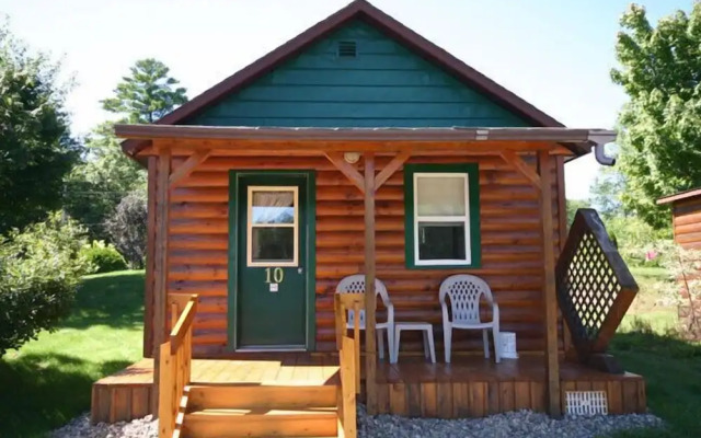 Spectacle Lake Lodge