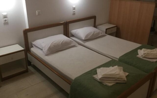 Lambrakis Studios & Apartments