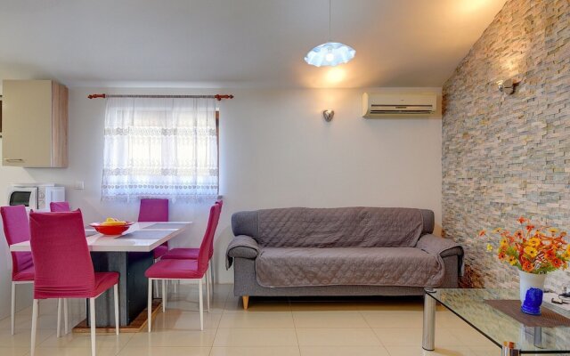 Boutique Hoilday Home With Lawn in Medulin