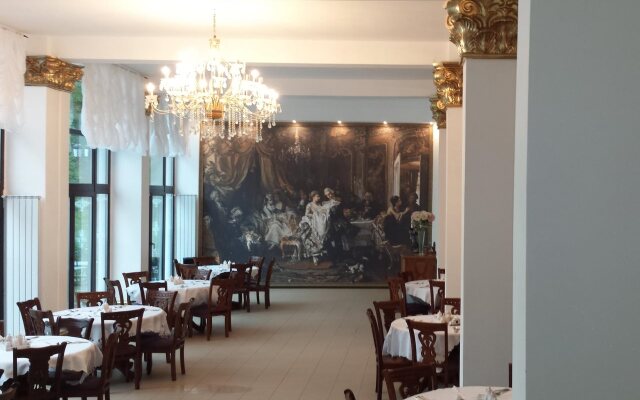 Coroana Moldovei Hotel