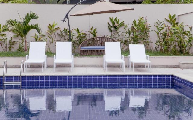 Americas Townhouse Hotel