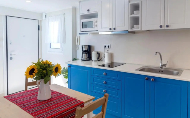 BLUE and WHITE apartment vipgreece