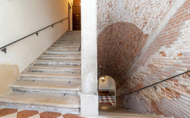 Ca’ Cappello Venetian Apartment M02074212072