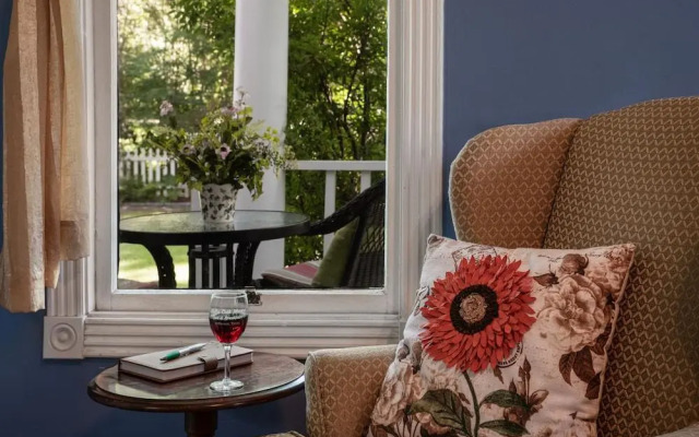 White Oak Manor Bed & Breakfast