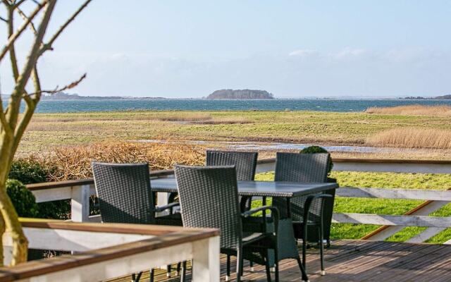 Secluded Retreat by Water - By Traum Ferienwohnungen