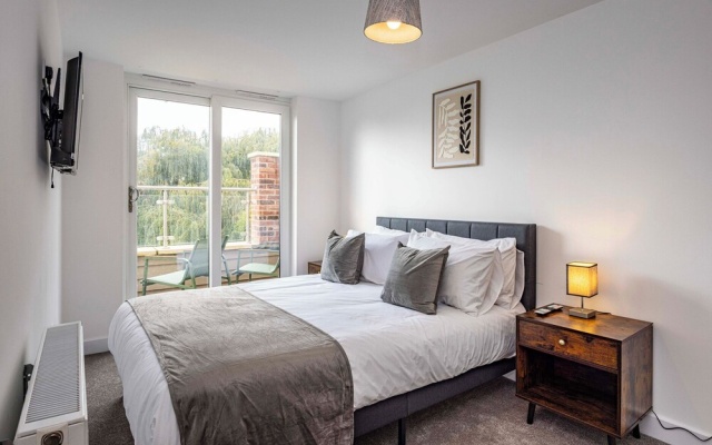 3 Riverside Mews