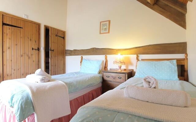 The Old Oak Tree Barn
