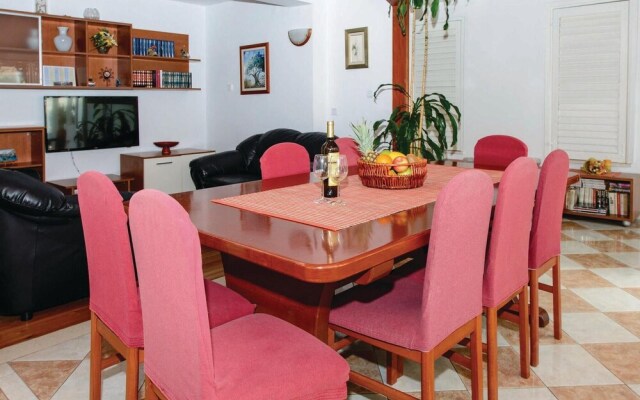 Beautiful Home in Dubrovnik With Wifi and 4 Bedrooms