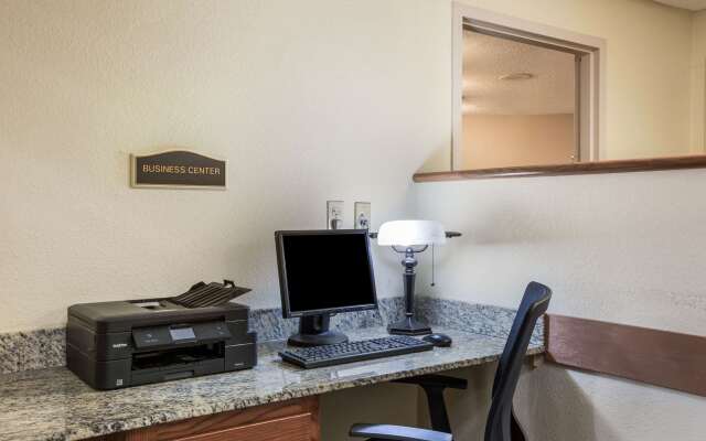 Quality Inn & Suites Lawrence - University Area