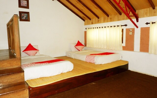 OYO 438 Cemara's Homestay