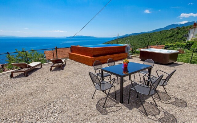 Awesome Home in Bregi With Jacuzzi, Wifi and 4 Bedrooms