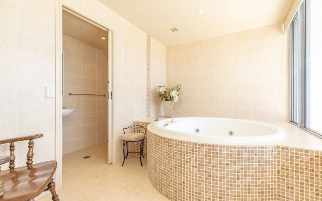 The Crest Penthouse 902