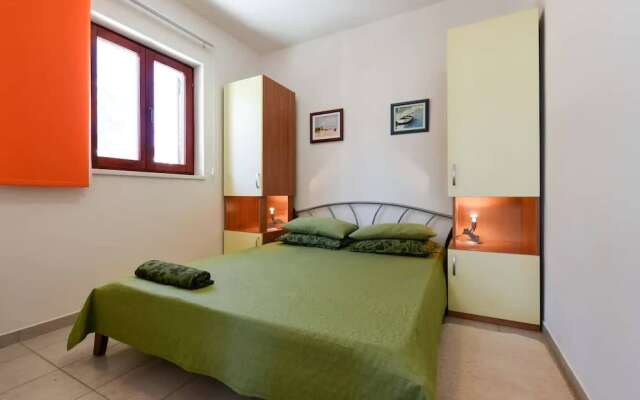 Nearby Beach, Modern Apartment Arena