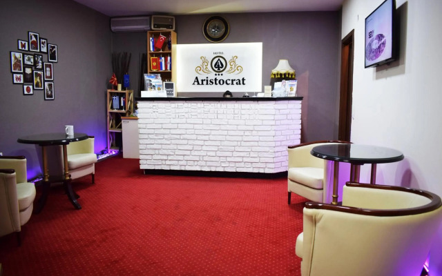 Hotel Aristocrat & Fish Restaurant