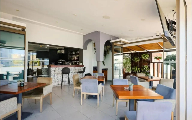 Mikes Kanarium Hotel