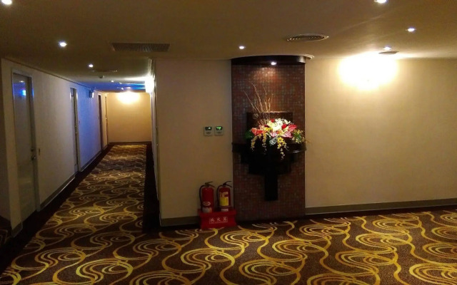 Golden Age Hotel