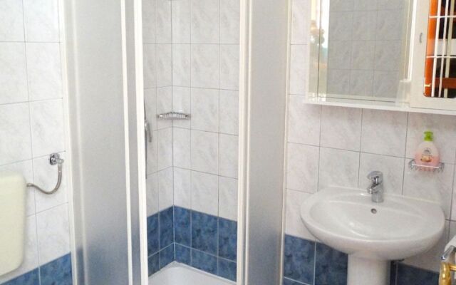 Oli - 20m From the Beach - 7 - R11