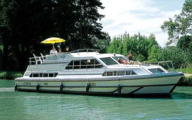 Le Boat Benson