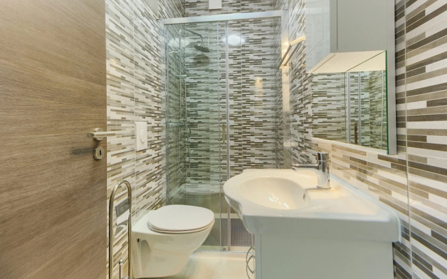 Modern Luxury 2-bedroom apt With Balcony & Patio