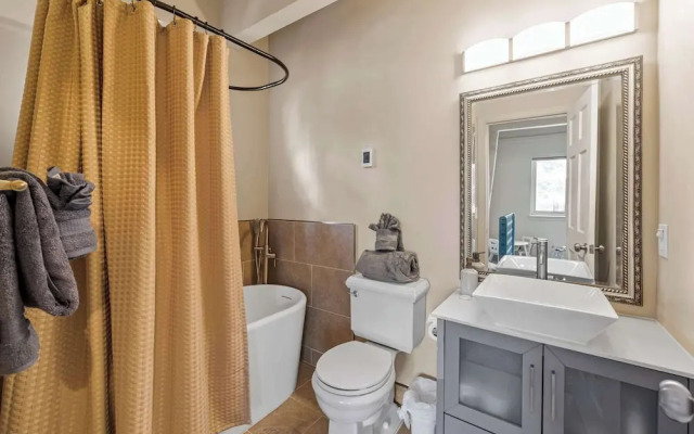 Tahoe City Retreat For 8!