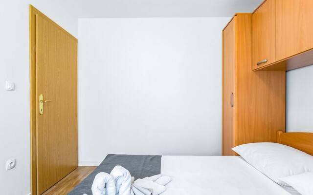 Attractive Apartment in Mastrinka near Sea Beach