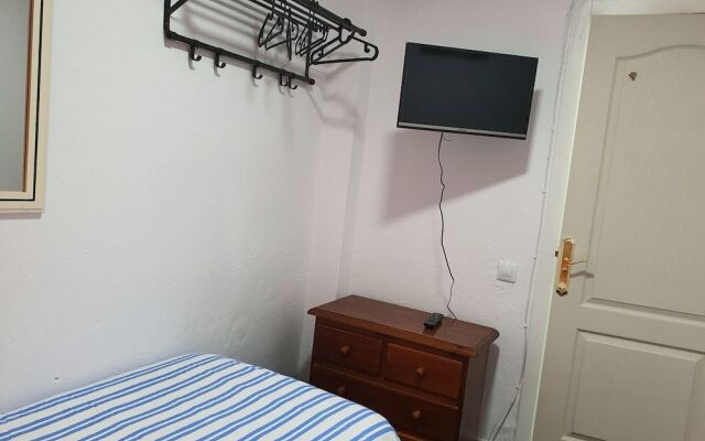 Low Cost Room Plaza de Hierro IV