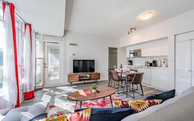 Beautiful 2BR-2Bath Condo Parking Balcony