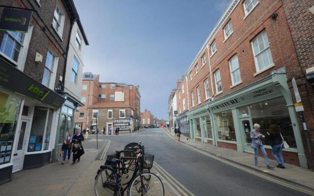 Fossgate Luxury Duplex City Centre Apartment