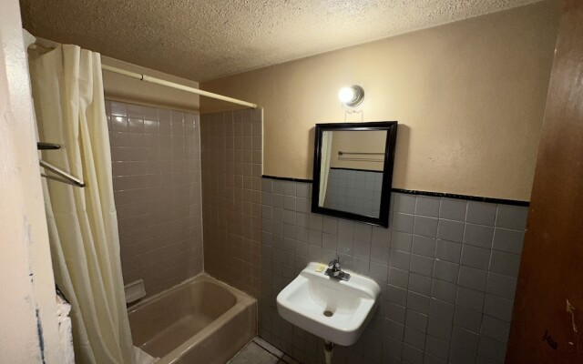 Crestview Motel Inc