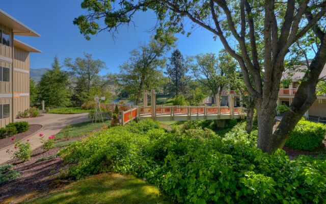 Ashland Hills Hotel & Suites