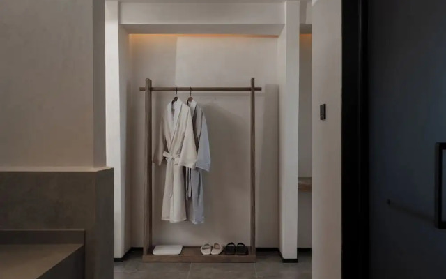 Floating Life Boundless Wild Resort