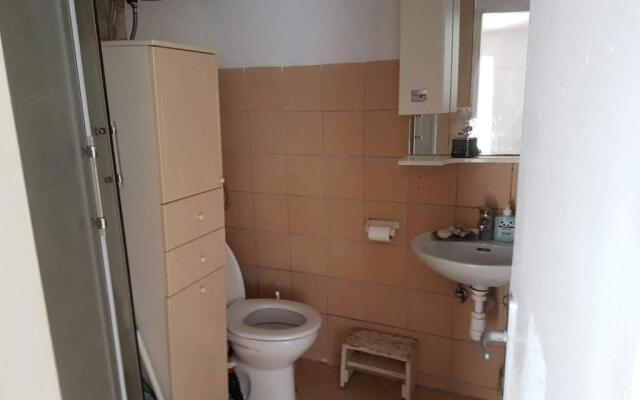 Drvenik, Apartman 1m from sea