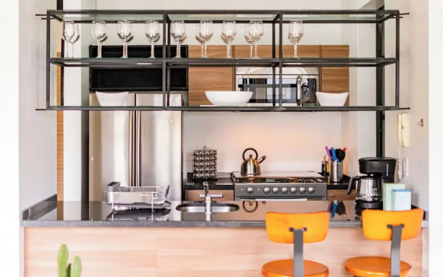 NEW Perfect Location with Free Parking