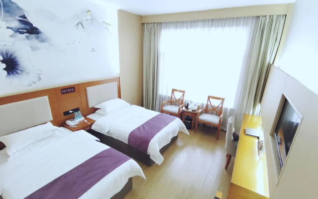 San Tos Hotel