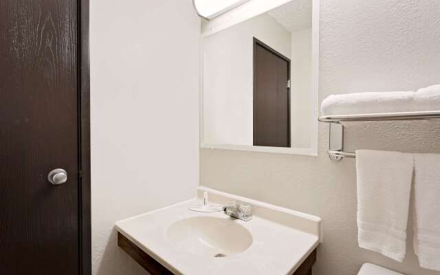 Super 8 by Wyndham Waynesboro