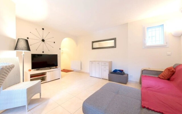 Apartment With one Bedroom in Saint-raphaël, With Enclosed Garden - 10