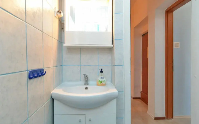 Apartment 725