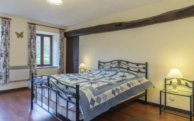 Lovely Holiday Home amidst Meadows in Sourdeval-les-Bois