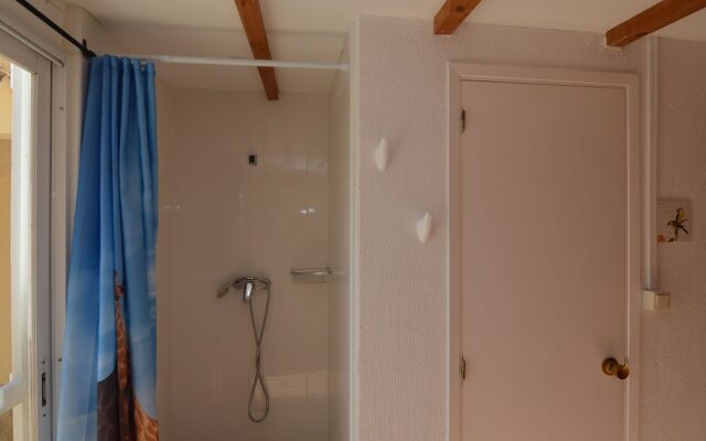 Spacious Villa in El Baladrar with Swimming Pool