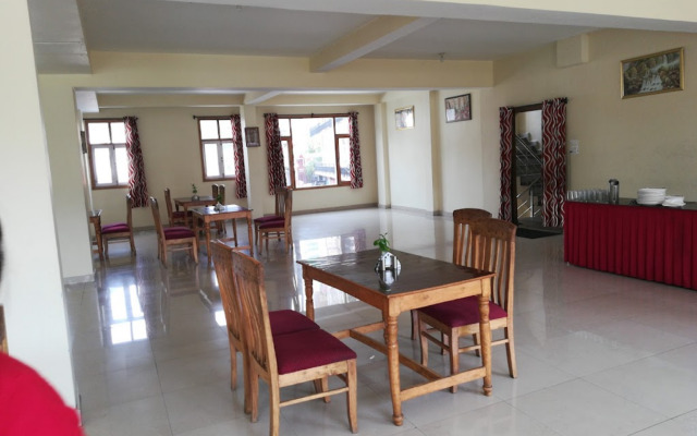 Goroomgo New Ambika Mall Road Manali
