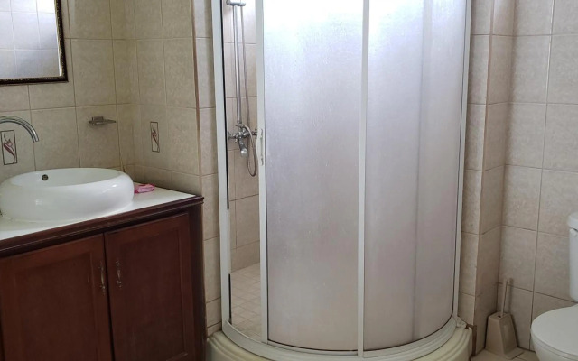 Unit 5/6 Private Apartment - Roseau