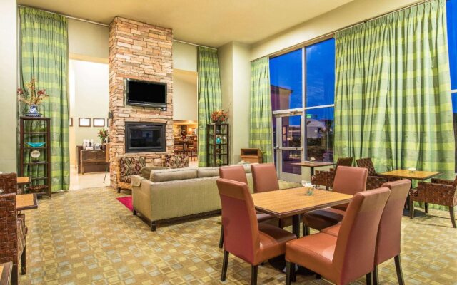 Ramada by Wyndham West Sacramento Hotel and Suites