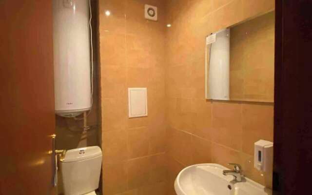 1 Bed Homey Two Floor Apartment - 200mbps Wi-fi!