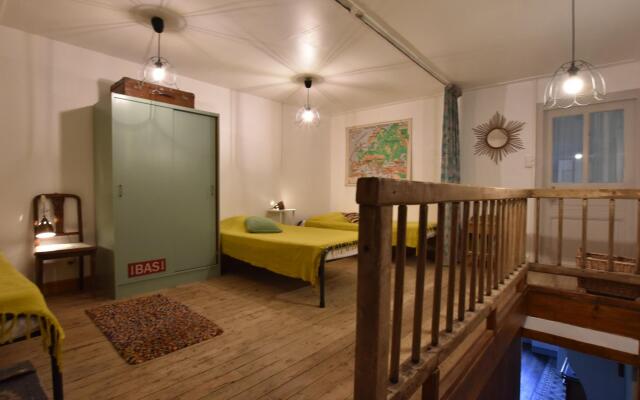 Romantic Holiday Home in Barricourt with Barbecue