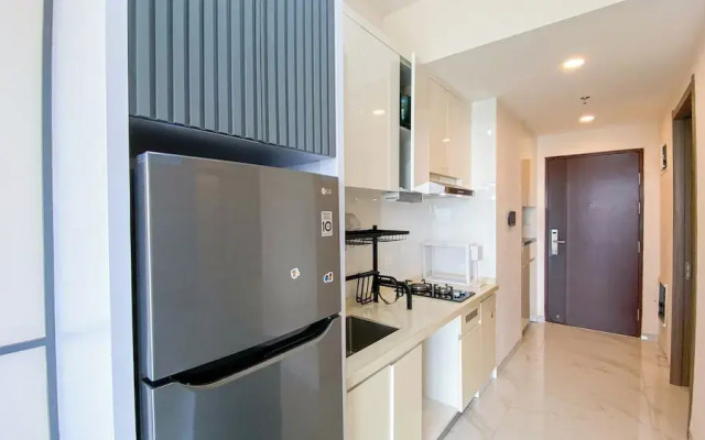 Relaxing And Strategic 2Br At Sky House Bsd Apartment