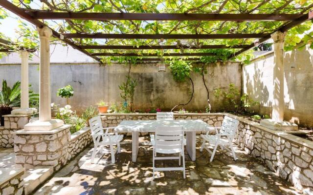 Guest House Steel