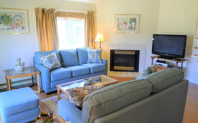 69 Middlecott - 2 Bedroom Condo
