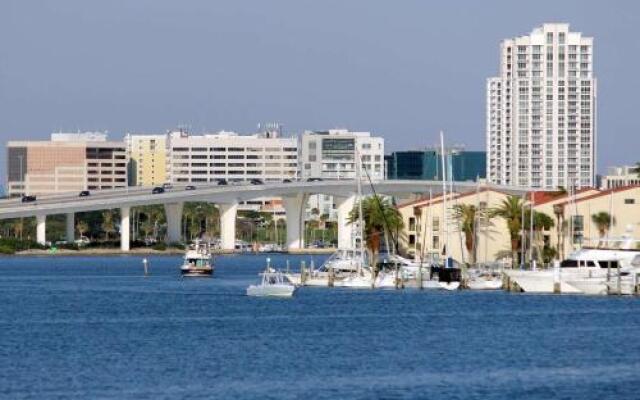 201 Harborview Grande