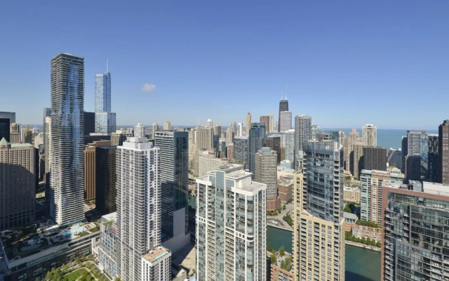 Luxury Suites At North Harbor Tower